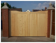 Caldew curved top gates
