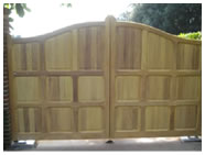 Derwent arched top gate with square panels