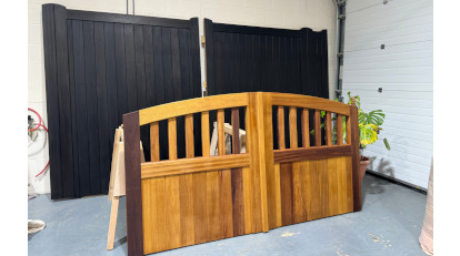 Heavy duty galvanised fixing set